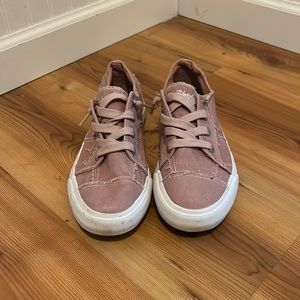 Blowfish tennis shoes